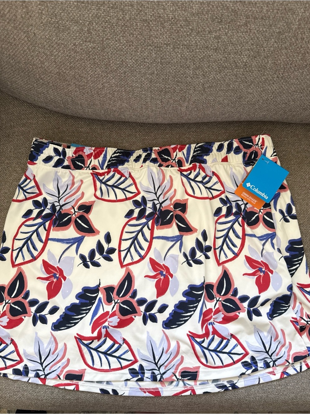 Columbia White Skort with Red and Navy Floral Print NEW XXL